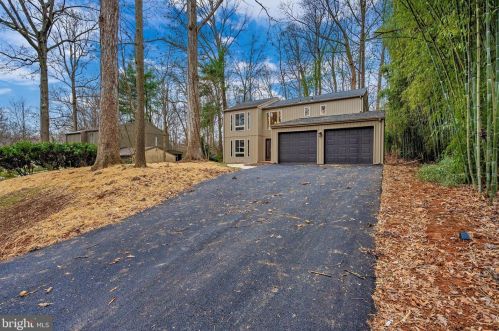 10402 Great Arbor Dr, Rockville MD  20854-4215 exterior