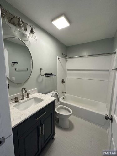 528 Chestnut Pl, Teaneck NJ  07666-2423 exterior