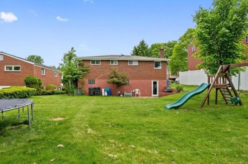 543 Lucy Dr, Pittsburgh PA 15236-3336 exterior