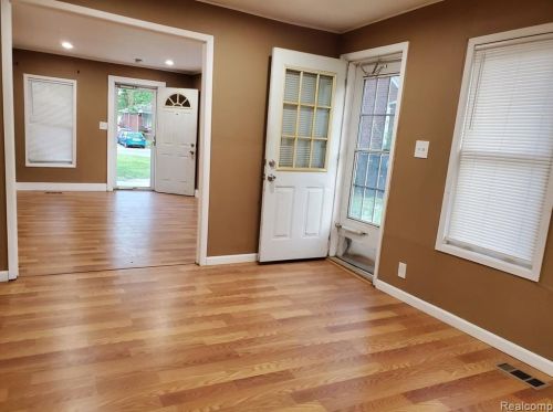 18033 Hanna St, Melvindale MI  48122-1422 exterior