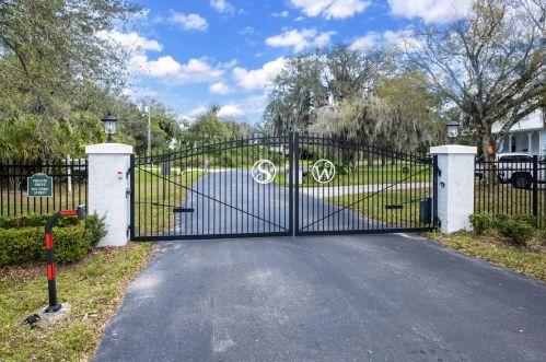 2310 Sweetwater Dr, Fort Pierce, FL 34981-5111