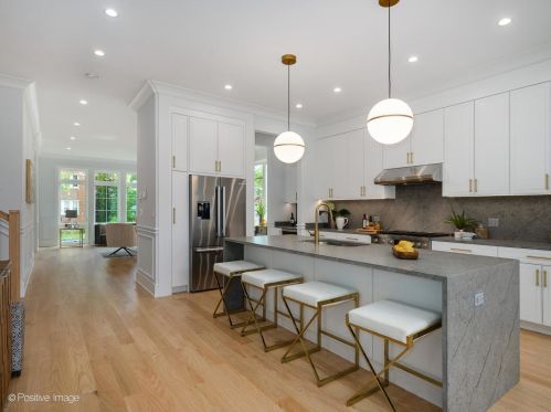 3310 Harding Ave, Chicago IL 60659-1008 exterior