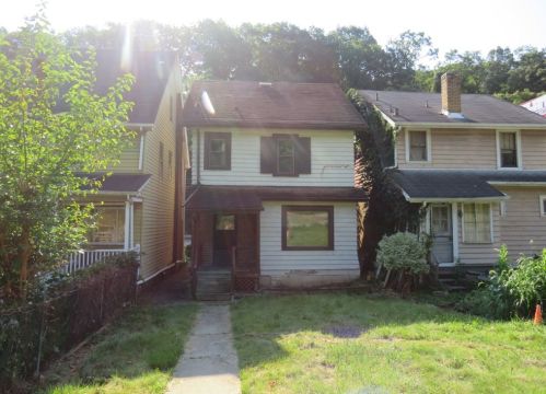 2634 Library Rd, Pittsburgh PA 15234-3107 exterior