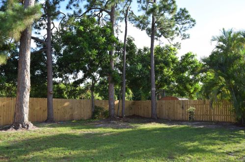 890 Walters Ter, Fort Pierce FL  34983-3987 exterior