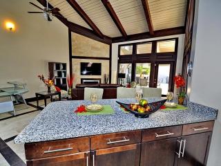 6910 Skillman St, Dallas TX  75231-5817 exterior