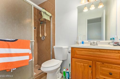 3340 Desert Cv Ave, Phoenix AZ 85028-3514 exterior