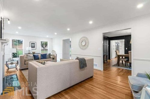 6160 Heards Creek Dr, Atlanta GA  30328-3635 exterior