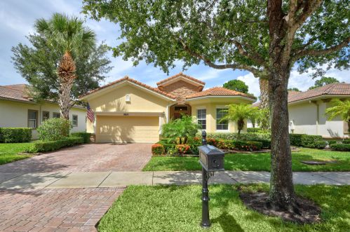 9800 Nuova Way, Fort Pierce FL 34986-2825 exterior