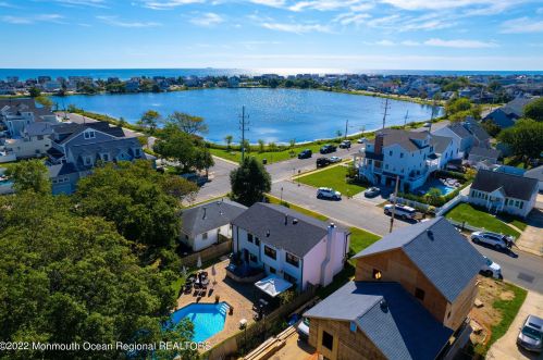 403 Newark Ave, Point Pleasant Beach NJ 08742-4141 exterior