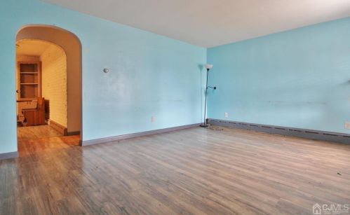 214 Jackson Ave, Edison NJ  08837-2833 exterior