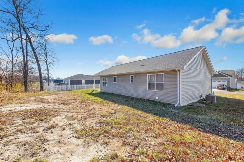 250 Village Circle Dr, Winfield MO 63389-2051 exterior