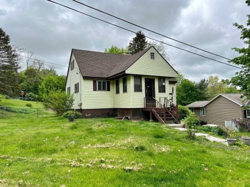 3 Old Smith Rd, Poughkeepsie, NY 12603-3817