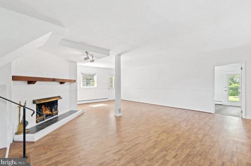 8 Maddock Dr, Trenton NJ 08628-2308 exterior