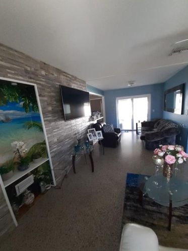 6902 Howard Ave, Tampa FL 33604-4622 exterior