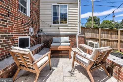 618 Wayne Ave, Silver Spring MD  20910-5556 exterior