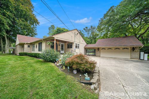 1010 Fairfield Ave, Grand Rapids, MI 49504-3748