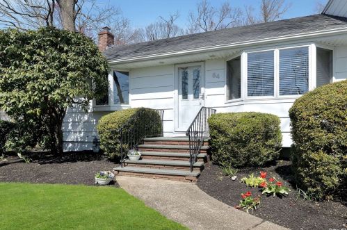 54 Quebec Dr, Huntington Station, NY 11746-3870