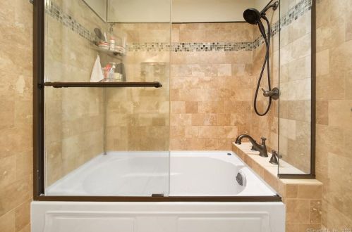 148 Norwalk Rd, Norwalk CT 06850-4406 exterior