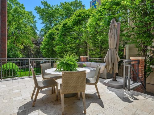 3720 Greenview Ave, Chicago IL 60613-3610 exterior