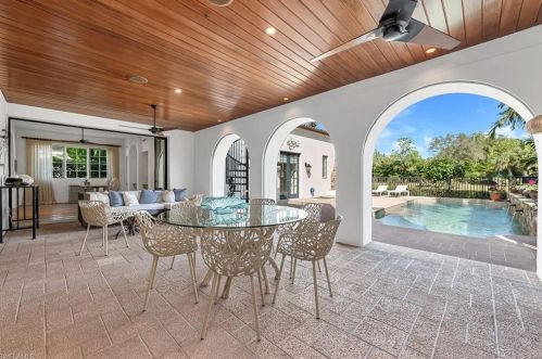 16635 Cortona Ln, Naples FL 34110-3261 exterior