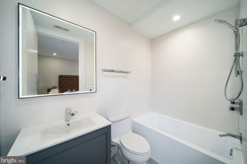 722 Broad St, Philadelphia PA 19146-3119 exterior