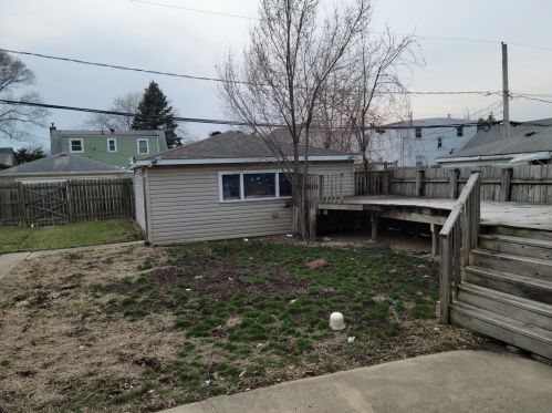 4850 Long Ave, Chicago IL 60638-1713 exterior