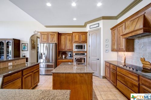 499 Mystic Pkwy, Spring Branch TX 78070-5417 exterior