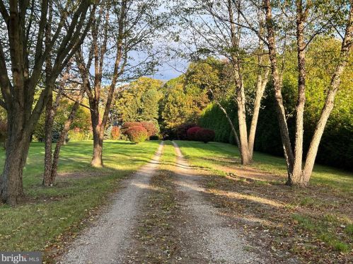 124 Bollinger Rd, Littlestown PA 17340-9119 exterior