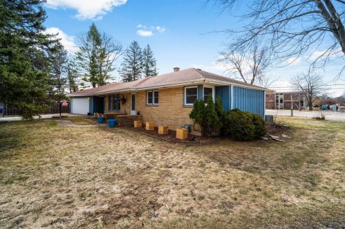 5959 Ester Pl, Milwaukee, WI 53223-2933