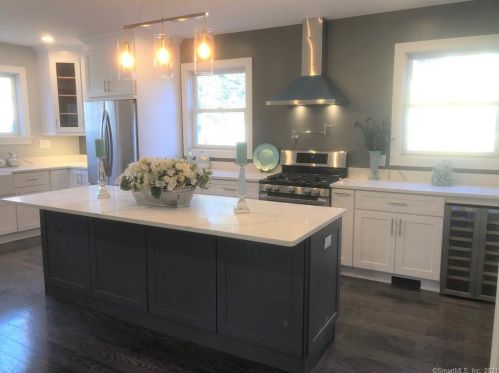 28 Amundsen St, Norwalk, CT 06855-2236