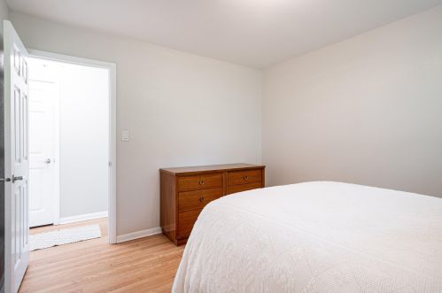 8934 Seneca Rd, Milwaukee WI 53217-2331 exterior