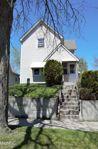 911 Baraga St, Grand Rapids, MI 49503-1802