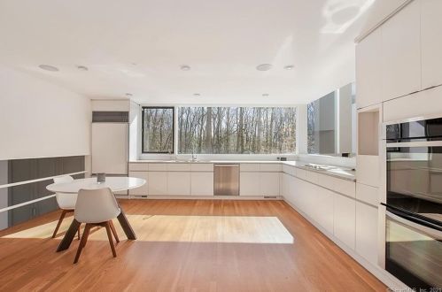 15 Hycliff Rd, Greenwich CT 06831-3223 exterior