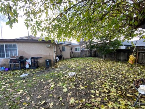 655 Olive Ave, Turlock CA 95380-4817 exterior