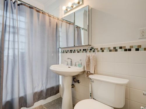 4545 Austin Ave, Chicago IL  60630-3115 exterior