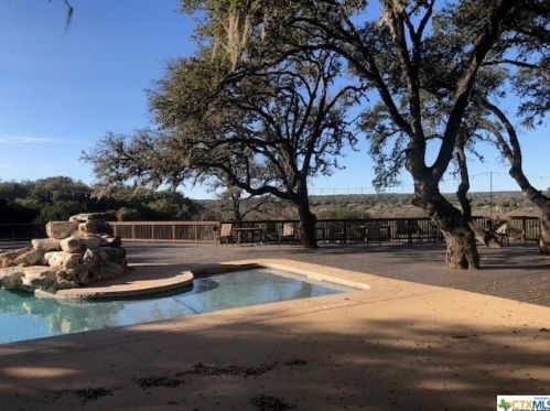 376 Fawn Dr, Spring Branch TX 78070-4704 exterior