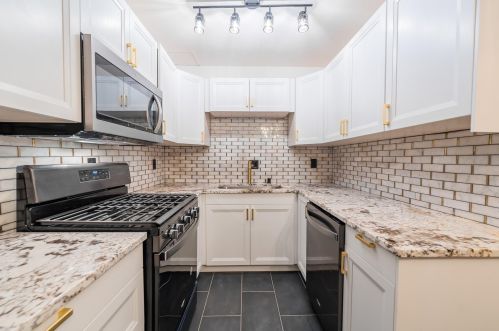 1621 Edgerton Ave, Milwaukee, WI 53221-3559