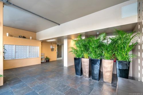 1050 Kinau St, Honolulu HI  96814-1046 exterior