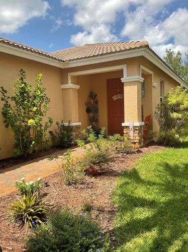 852 Leonardo Cir, Fort Pierce, FL 34986-4352