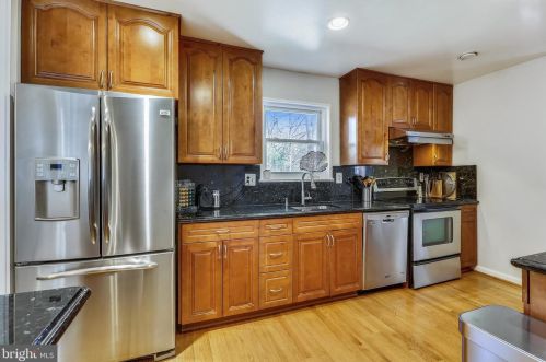 10 Grovepoint Ct, Rockville MD 20854-5505 exterior