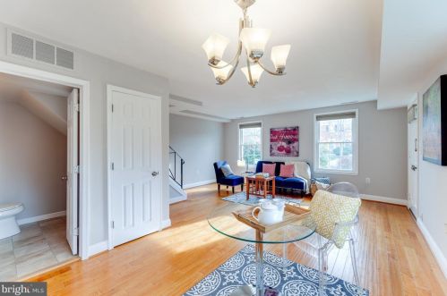 2406 Dearing St, Alexandria VA 22302-1806 exterior