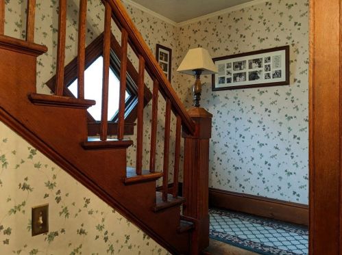 110 Highland St, Woonsocket RI 02895-1815 exterior