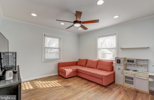 13203 Midway Ave, Rockville MD 20851-1812 exterior