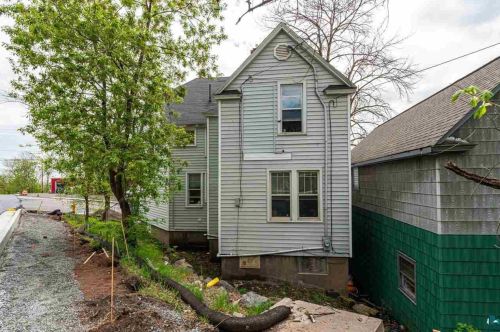 1725 1 St, Duluth MN 55806-2144 exterior