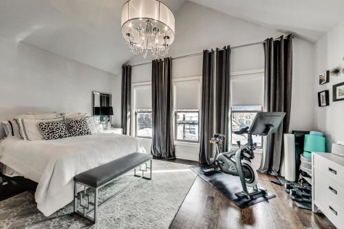 3831 Ravenswood Ave, Chicago IL 60613-2419 exterior