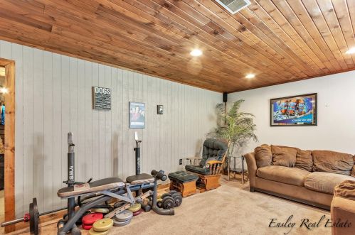 3040 Root Ct, Cedar Springs MI 49319-8153 exterior