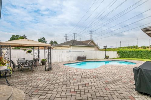 57 Barton St, Edison NJ 08837-2855 exterior