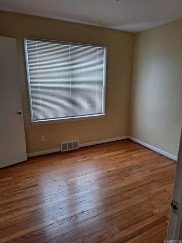 6865 Drexel St, Dearborn Heights MI  48127-2214 exterior