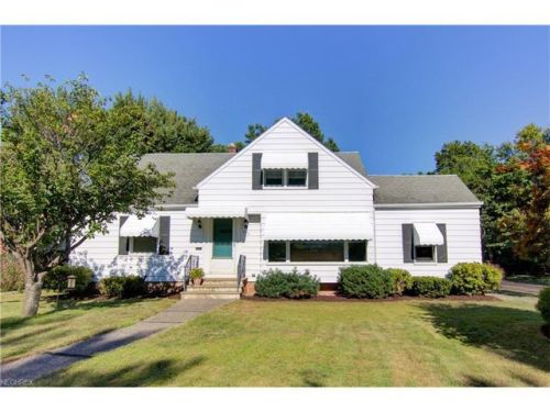 977 Learidge Rd, Cleveland, OH 44124-1139