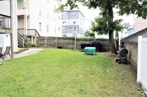 8 Harlem St, Worcester MA 01610-2106 exterior